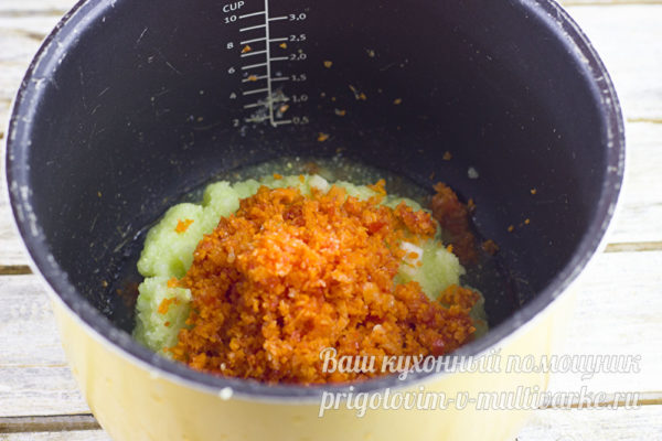 добавление моркови и перца