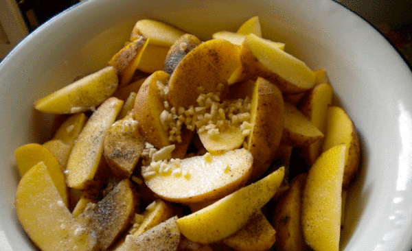 Ароматная и вкусная картошка по деревенски в духовке: рецепты с пошаговыми фото