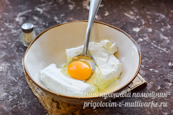добавляем яйцо