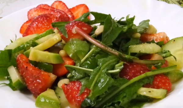 Вкусные салаты из одуванчиков - просто и полезно