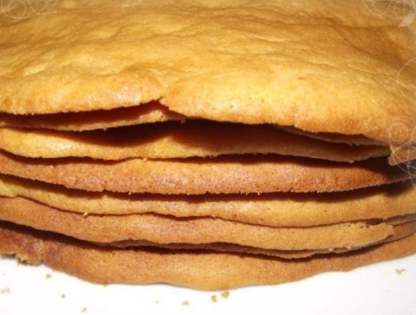 Ореховый торт с грецкими орехами. Простой рецепт со сгущенкой, карамелью, безе, черносливом на сметане, кефире. Фото пошагово