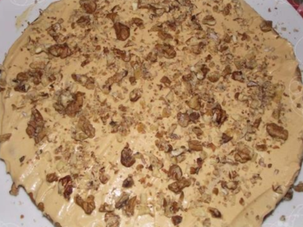 Ореховый торт с грецкими орехами. Простой рецепт со сгущенкой, карамелью, безе, черносливом на сметане, кефире. Фото пошагово