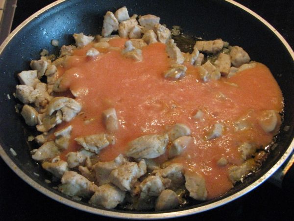 Желудки куриные в томатном соусе