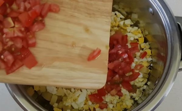 Окрошка на кефире с колбасой: классический рецепт с фото