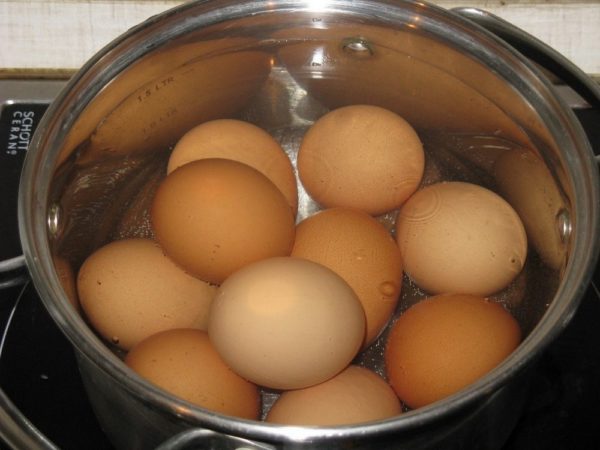 Очистка яиц после варки без трещин