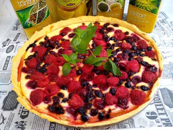 Творожный пирог с ягодами в духовке